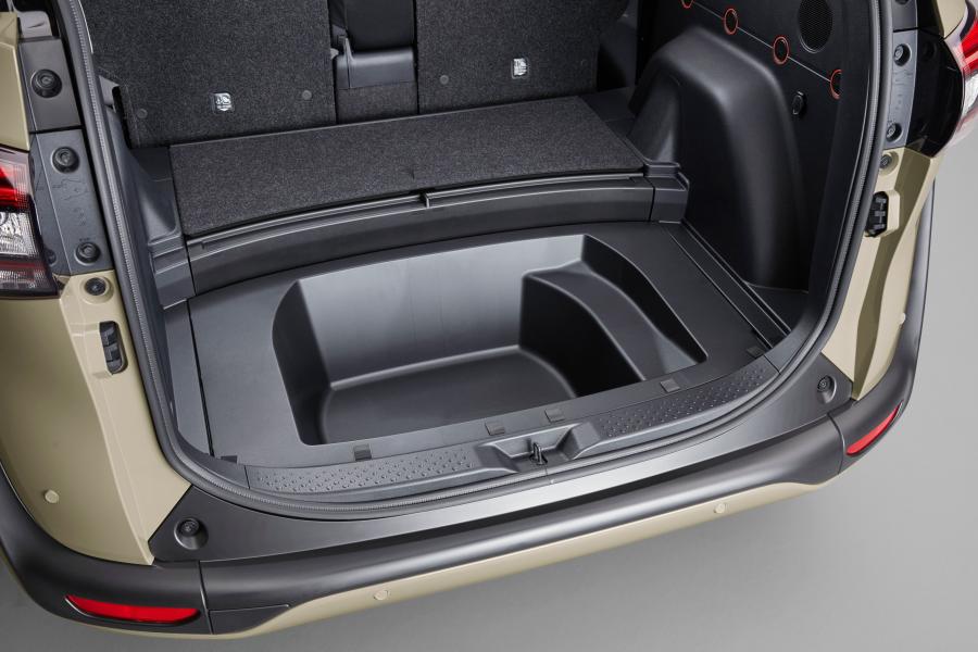 Багажник Toyota Sienta Funbase G 2018 года  (фото 5 из 7)